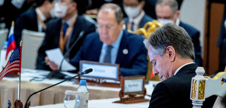 US-Außenminister Antony Blinken (vorn) und sein russischer Amtsk...