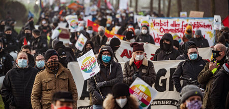 So ein AfD-Parteitag zieht nicht nur Anhänger zum Veranstaltungs...