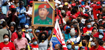 »Er hat uns nicht verlassen: Großkundgebung in Caracas zu Ehren ...