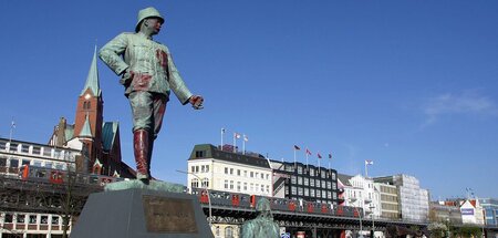 Schon ganz schön mitgenommen: Das Hamburger Wissmann-Denkmal wur...
