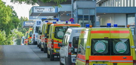 Volle Notaufnahmen, Konkurrenzen im Rettungswesen. Ob die Reform...