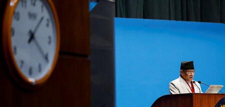 Seine Vergangenheit als Kämpfer gegen die Monarchie holt ihn wie...