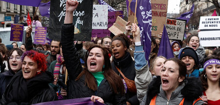 Zum Frauenkampftag sind allein in Paris erneut Zehntausende gege...