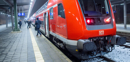 Regionalzug am Hauptbahnhof in Schwerin Regionalzug am Hauptbahnhof in Schwerin