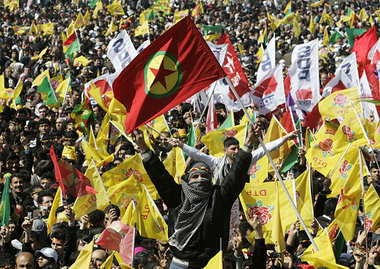»Wir sind alle die Guerilla« – Newroz-Feier in Istanbul »Wir sind alle die Guerilla« – Newroz-Feier in Istanbul