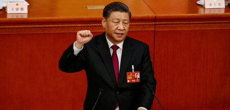 Xi beim Amtseid während des Volkskongresses (Beijing, 10.3.2023)