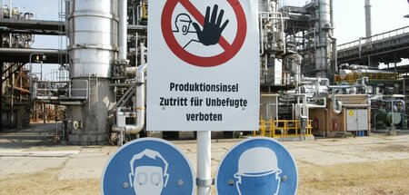 Mangels ausreichender Erdölzufuhr kann die PCK-Raffinerie ihre K... Mangels ausreichender Erdölzufuhr kann die PCK-Raffinerie ihre K...