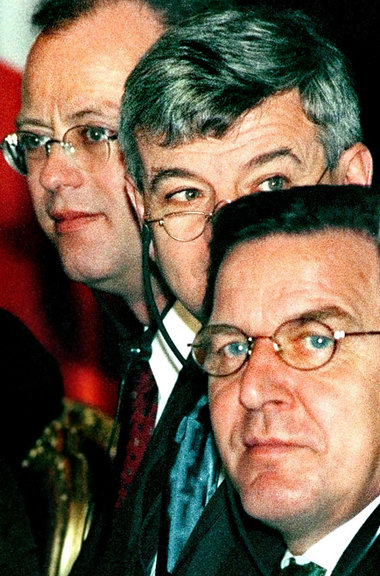 Lügen für den Bombenterror: Rudolf Scharping, Joseph Fischer, Ge...