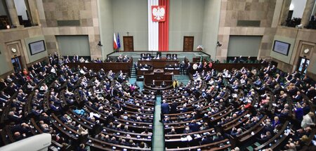 Im Sejm in Warschau kann sich die regierende PiS über eine zersp... Im Sejm in Warschau kann sich die regierende PiS über eine zersp...