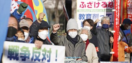 Friedensdemonstration gegen Hochrüstung in Japan (Tokio, Dezembe...