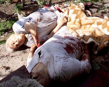 11. Mai 1999: Opfer eines NATO-Luftangriffs mit Streubomben in S... 11. Mai 1999: Opfer eines NATO-Luftangriffs mit Streubomben in S...