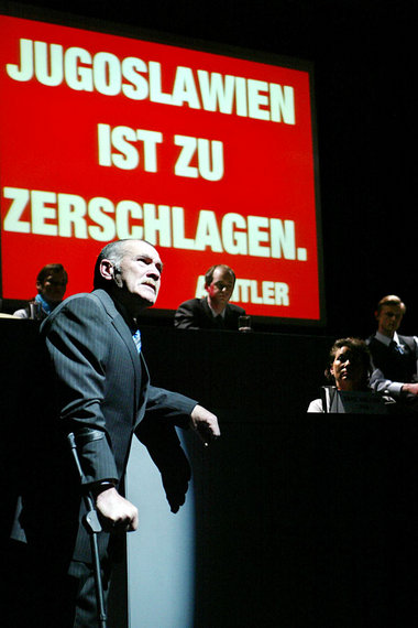 Ein Hitler-Zitat weist der bundesdeutschen Außenpolitik die Rich...