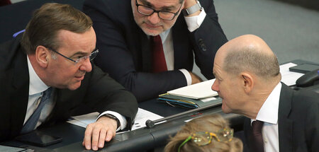 Seinem Kriegsminister zugewandt: Olaf Scholz (r.) und Boris Pist...