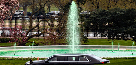 Springbrunnen in der irischen Nationalfarbe: Premier Leo Varadka... Springbrunnen in der irischen Nationalfarbe: Premier Leo Varadka...