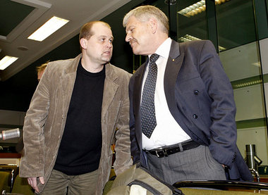 In Berlin auf der Anklagebank: NPD-Chef Udo Voigt (r.) und sein ... In Berlin auf der Anklagebank: NPD-Chef Udo Voigt (r.) und sein ...