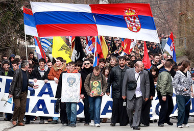 Tausende Serben in Kosovska-Mitrovica protestierten am Dienstag ... Tausende Serben in Kosovska-Mitrovica protestierten am Dienstag ...