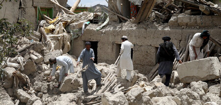 AFGHANISTAN-QUAKE.JPG