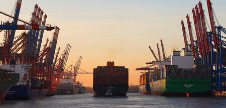 Für große Schiffe gesperrt worden: Hamburger Hafen im Februar