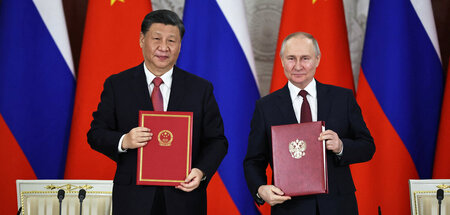 Multipolar in die Zukunft: Wladimir Putin und Xi Jinping am Dien...