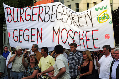 Extremismus der Mitte: Bürgerproteste gegen den Bau einer Mosche...