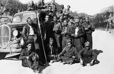 Schweizer der XI. Internationalen Brigade »Thälmann« bei einer R...