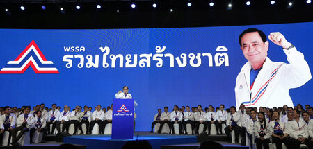 In den Umfragen abgeschlagen: Der regierende Premier Prayuth Cha...