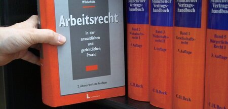 Dicke Wälzer – und doch gibt es immer wieder rechtliche Lücken m...