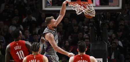 Domantas Sabonis von den Sacramento Kings beim Dunking