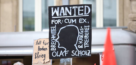 »Sag mal, Olaf, bin gerade klamm, kannst du mir aushelfen?« – »W... »Sag mal, Olaf, bin gerade klamm, kannst du mir aushelfen?« – »W...