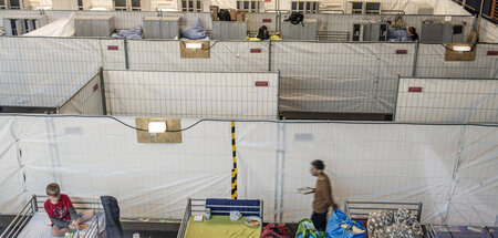 Unterkunft für Geflüchtete aus der Ukraine in einer Turnhalle (K... Unterkunft für Geflüchtete aus der Ukraine in einer Turnhalle (K...