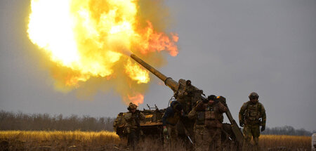 Haubitze der ukrainischen Armee aus sowjetischer Fertigung im Ei...