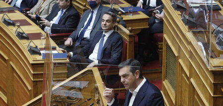 Beide allein nicht stark genug: Tsipras (vorn) und Mitsotakis (R...