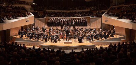 Deutliche Beschleunigung: Der große Apparat der Staatskapelle un... Deutliche Beschleunigung: Der große Apparat der Staatskapelle un...