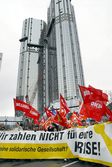 20000 Demonstranten zogen am Samstag durch die Bankenmetropole 20000 Demonstranten zogen am Samstag durch die Bankenmetropole