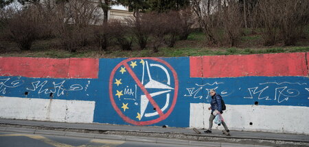 Gegen EU und NATO: Wandbemalung in Serbiens Hauptstadt Belgrad (...