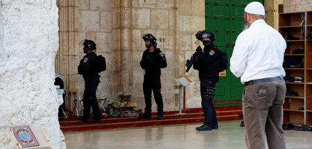 S8C8_RTRMADP_3_ISRAEL-PALESTINIANS-VIOLENCE-ALAQSA.JPG
