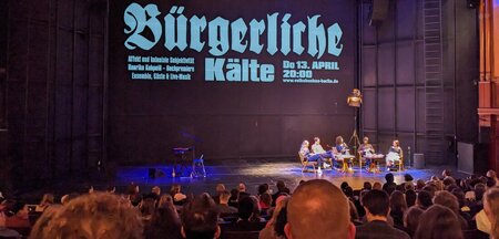 Sorgt für warme Gefühle: Kritikperformance an der Berliner Volks...