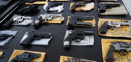 Nicht die letzten: Beschlagnahmte und für die Vernichtung vorges...