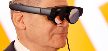 Bundeskanzler Olaf Scholz (SPD) am Montag auf der Hannover-Messe...