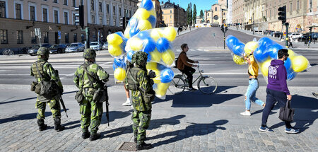 Keine 99 Luftballons: Soldaten beim Nationalfeiertag in Schweden