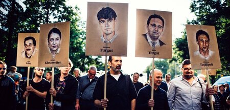 Gedenkmarsch für die Opfer des neonazistischen Terrornetzwerks (... Gedenkmarsch für die Opfer des neonazistischen Terrornetzwerks (...
