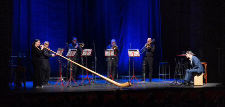 Christian Ehring und das Ensemble DSOblech im Schlosspark Theate...