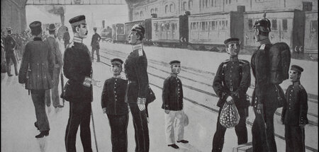Militarisierte Gesellschaft: Bahnhofsszene in Berlin um 1900