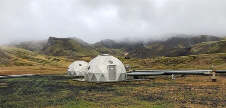 Über Iglus in Island wird CO2 tief in die vulkanische Erde gepum... Über Iglus in Island wird CO2 tief in die vulkanische Erde gepum...