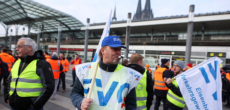 Streikende Eisenbahner am Freitag in Köln