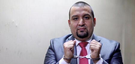 In Handschellen: Juan Francisco Solórzano Foppa vor seinem Proze...