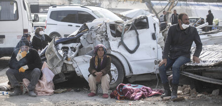 Einwohner des Nurdagi-Distrikts in der von der Erdbebenkatastrop...