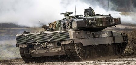 »Leopard 2 A6«-Panzer auf dem Übungsgelände der Generalfeldmarsc...