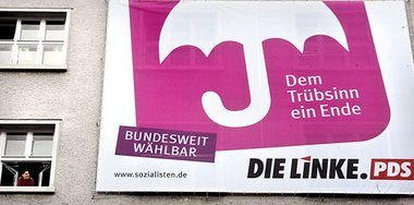 Schutzschirm an der Parteizentrale, auch »Karl-Liebknecht-Behörd... Schutzschirm an der Parteizentrale, auch »Karl-Liebknecht-Behörd...