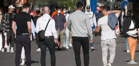 Feindbild »junge muslimische Männer«: Jugendliche Passanten in D...